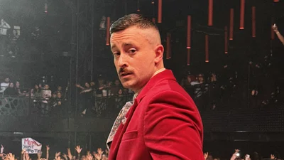 "В душ и не со мной?": Шугар выпускает гимн инстаграмной ревности