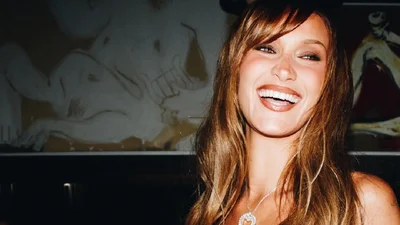 Белла Хадід повернула в моду чубчик із 2000-х - головна зачіска цієї весни