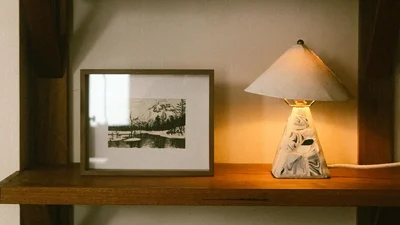 Настольные лампы, которые дизайнеры называют идеальным выбором для дома