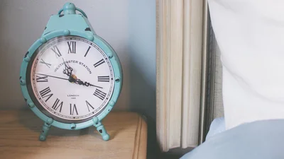 Твій смартфон може брехати: як перевірити точний час після переведення годинника