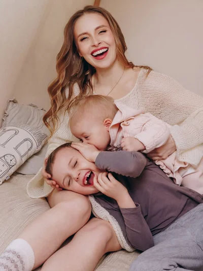 Анна Сагайдачна зі своїми старшими дітьми - фото 842258