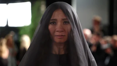 Режиссер фильма "Гамнет" появилась на Оскаре-2026 в траурной вуали - что она пыталась сказать миру