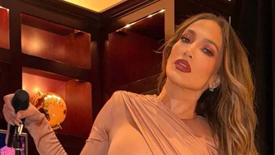 Дженніфер Лопес у міні без сорому повигиналась на камеру - ці фото мали залишитись за кулісами