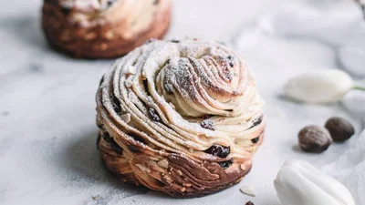 Великодній крафін без заморочок: сирна ніжність із листкового тіста