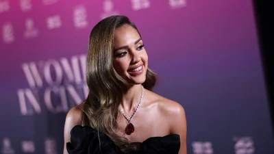 Джессика Альба впервые публично назвала своего бойфренда возлюбленным: голубки не скрывают чувств