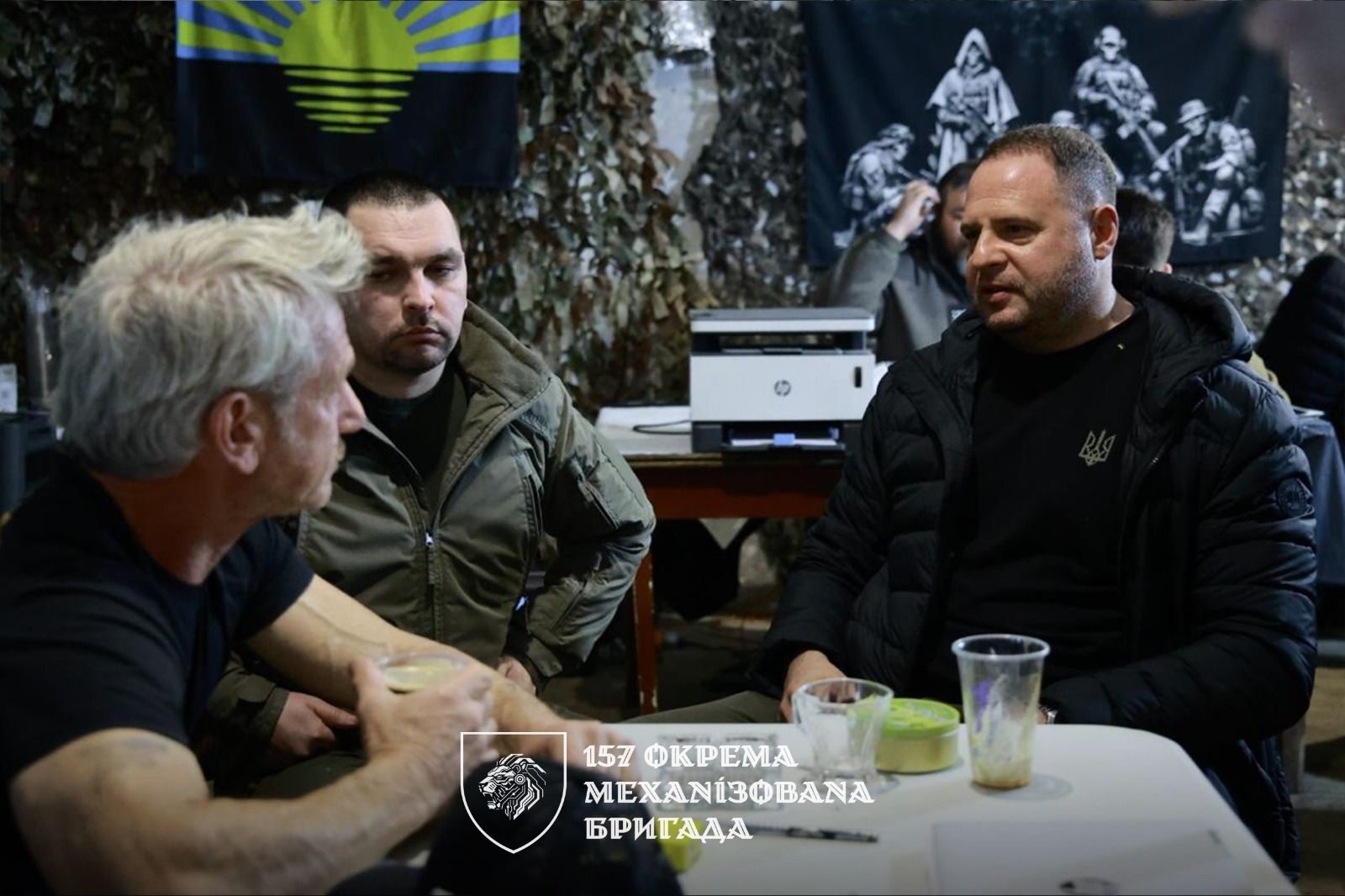 Шон Пенн відвідав бійців 157-ї бригади на Донеччині - 844035 Шон Пенн відвідав бійців 157-ї бригади на Донеччині - фото 844035