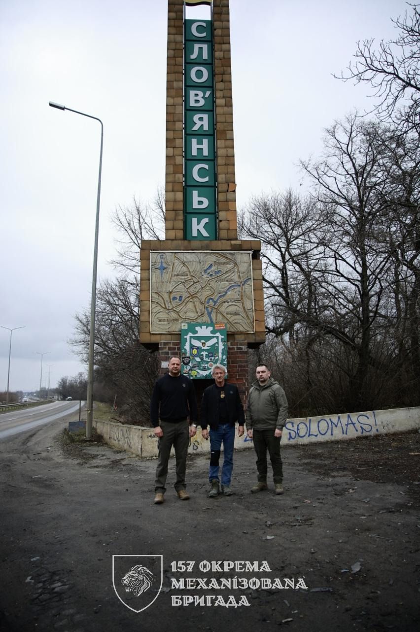 Шон Пенн відвідав бійців 157-ї бригади на Донеччині - 844037 Шон Пенн відвідав бійців 157-ї бригади на Донеччині - фото 844037