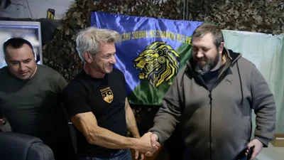 Шон Пенн приїхав на Донбас до українських воїнів, яким присвятив емоційне відео – ще й з Єрмаком