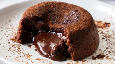 Ресторанний десерт за 15 хвилин: спробуй цей шоколадний фондан