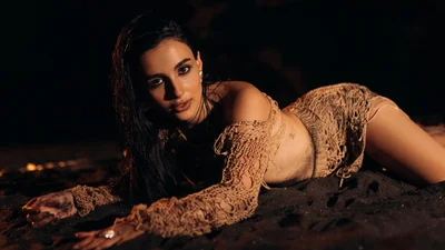 Анна Трінчер випустила трек "Палає", під який будуть робити пропозиції