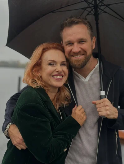 Артемій Єгоров і дружина — чи ревнує вона його через поцілунки з акторками - фото 844437