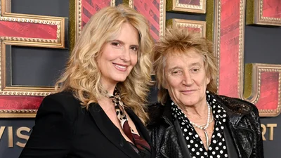 Дружина 81-річного Рода Стюарта розповіла, як вони підтримують вогник свого сексуального життя