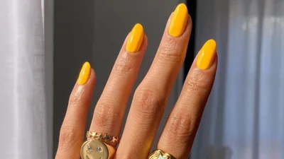 Забудь про вершково-жовтий: цей яскравий манікюр стане твоїм фаворитом