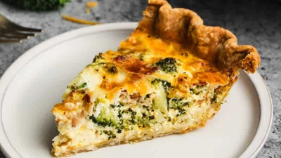 Цей французький пиріг підкорив усіх: готуємо ніжний овочевий кіш