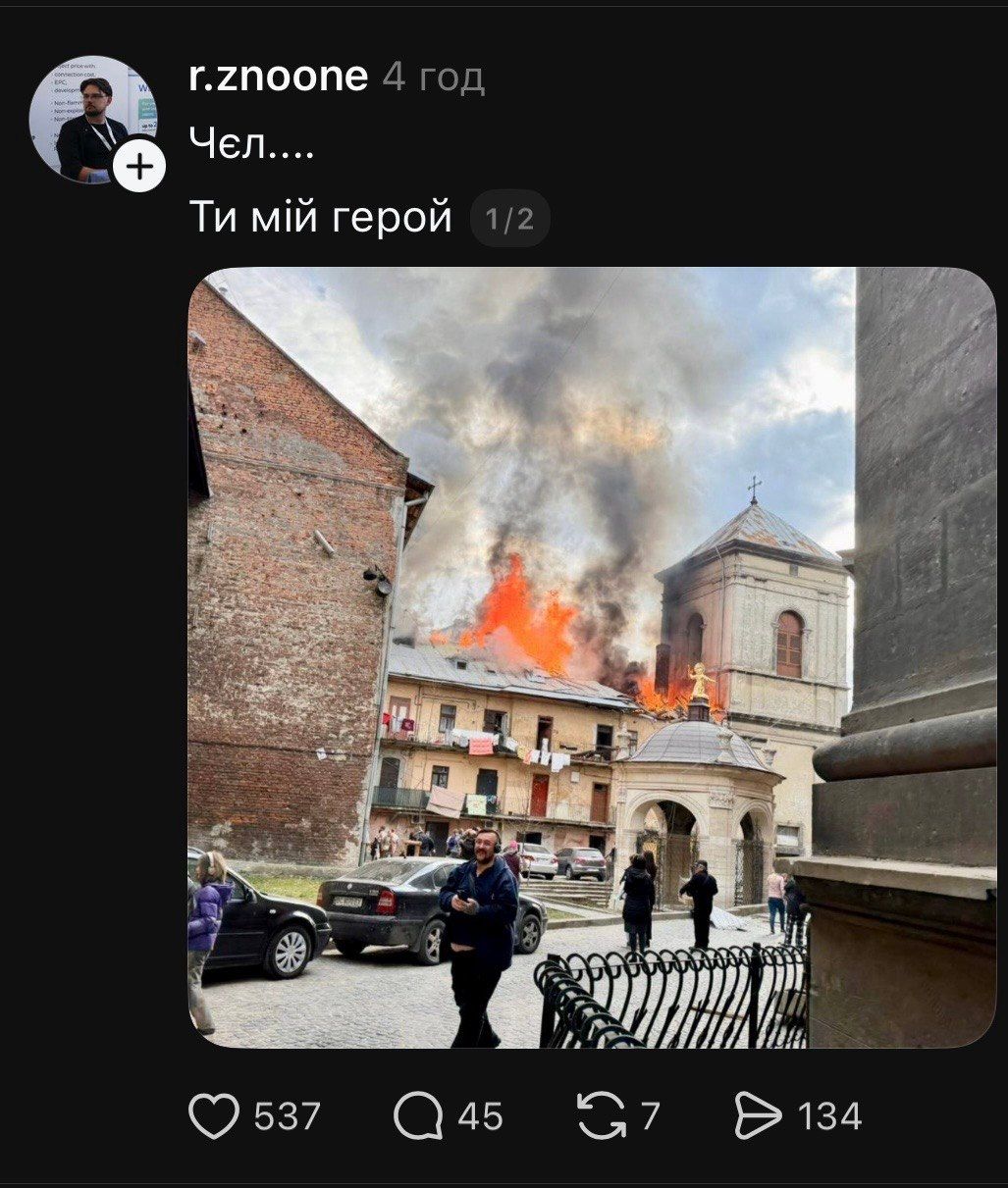 Мем ожил: улыбающийся мужчина на фоне прилета во Львове стал звездой сети - фото 846305