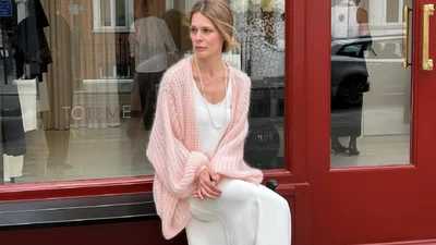 Оля Фреймут выбрала идеальный розовый кардиган на весну - выглядит роскошно