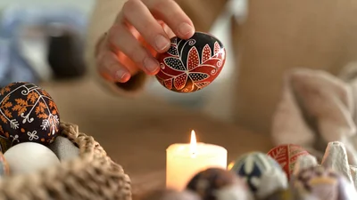 Вітання з Великоднем 2026: найкращі картинки та привітання своїми словами