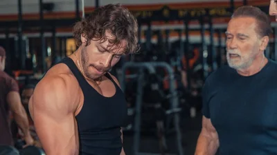 Робить з "малого" машину: Шварценеггер тренував позашлюбного сина – god damn, як вони схожі