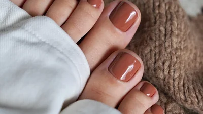 Ірисковий педикюр – тренд, який ти захочеш спробувати замість нюду