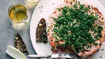 Салат шарами з червоною рибою – розкішна великодня закуска