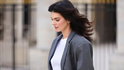 Як носити бермуди цієї весни: стильний лайфхак від Кендалл Дженнер