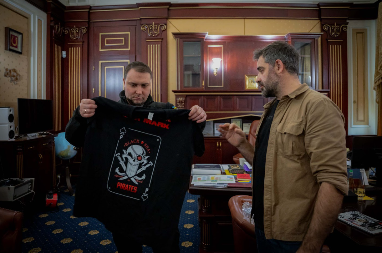 Кирилл Буданов встретился с режиссером фильма 'КИЛЛХАУС' - 848822 Кирилл Буданов встретился с режиссером фильма 'КИЛЛХАУС' - фото 848822