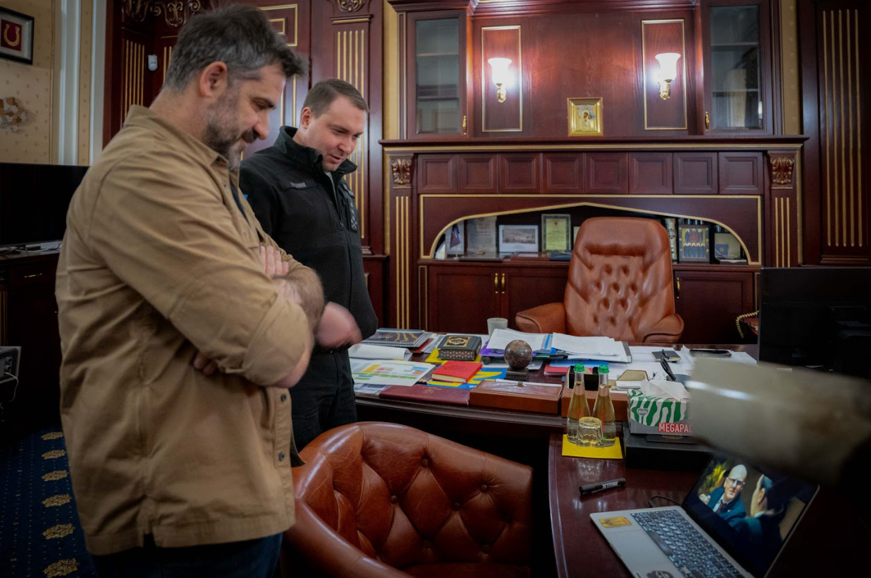 Кирилл Буданов встретился с режиссером фильма 'КИЛЛХАУС' - 848825 Кирилл Буданов встретился с режиссером фильма 'КИЛЛХАУС' - фото 848825