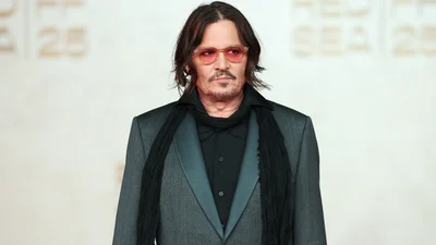 Джонні Депп засвітився у компанії загадкової блондинки: "будь обережним"