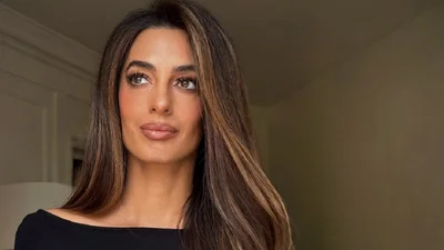 Амаль Клуни сменила цвет волос - и это главный бьюти-тренд весны, который хочется повторить