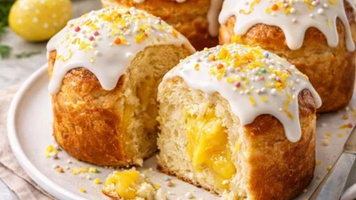 Паска-бріош із лимонно-апельсиновим курдом від Лізи Глінської, яка затьмарить усі класичні рецепти