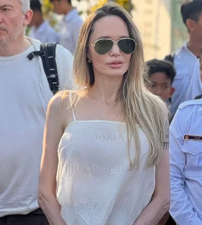 Нові фото Анджеліни Джолі з Камбоджі. - фото 849998