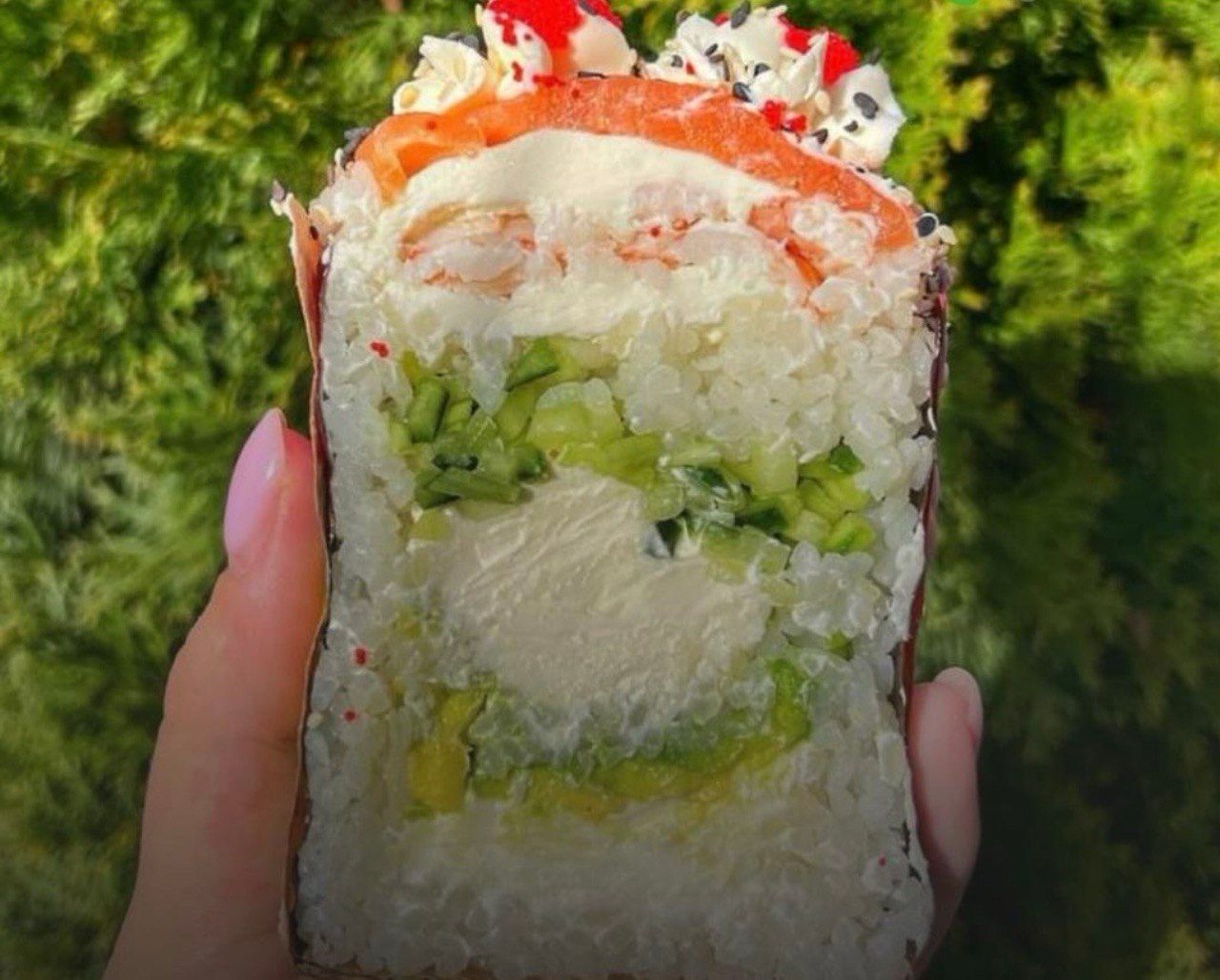 Пасхальные тренды, из-за которых спорит сеть: паска из бекона и ростбифа, глазурь на лице и не только - фото 850055