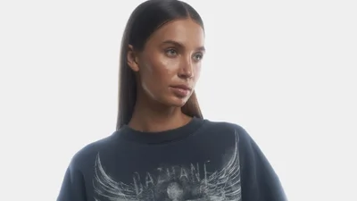 Лонгслів від BAZHANE став хітом Threads за кілька годин — чому її розкупили модниці