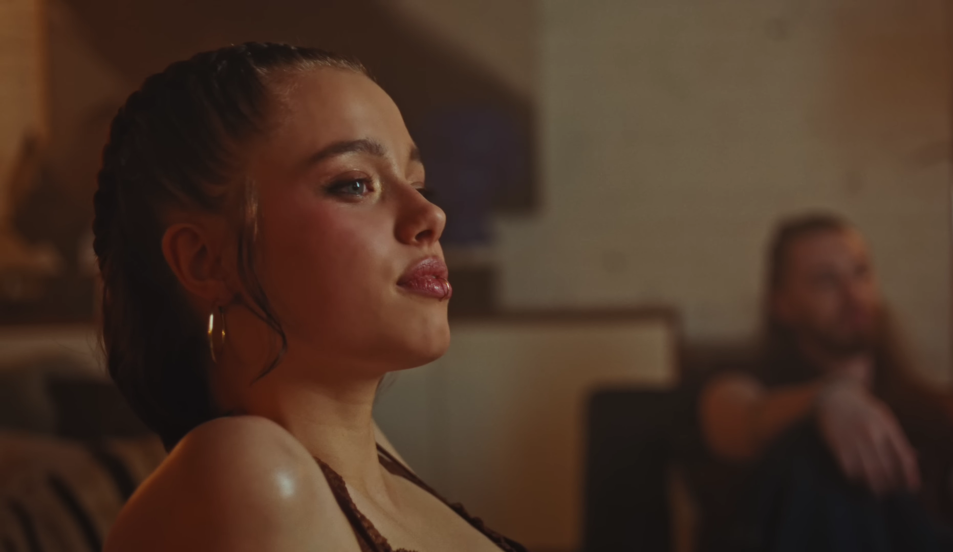 Копия мамы: 19-летняя дочь Джоли и Питта ошеломила появлением в K-pop клипе - 850877 Копия мамы: 19-летняя дочь Джоли и Питта ошеломила появлением в K-pop клипе - фото 850877