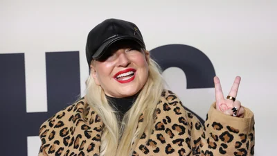 Колишній співачки Sia домігся від неї космічних аліментів - таки дотиснув