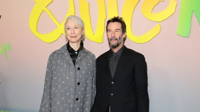 Голуб’ята з Голлівуду: Кіану Рівз і його кохана дружина показали ніжність на хіднику