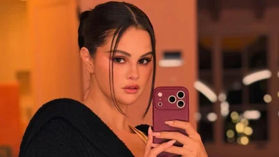 Селена Гомес без макіяжу показала, як готує сніданок з Бенні Бланко - сімейна ідилія