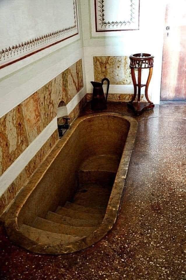 Мистические и жуткие вещи, найденные в старых домах - фото 851491