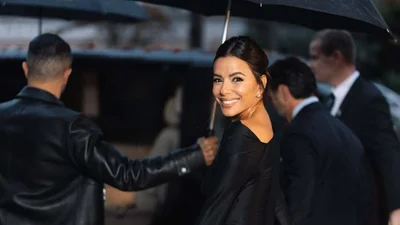 Єва Лонгорія показала, які кросівки носить щодня - ніяких Gucci, Balenciaga і Alexander McQueen