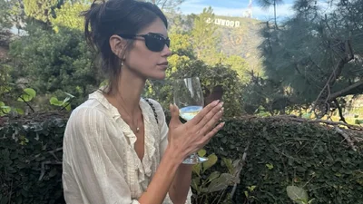 Кофта з коміром-стійкою як у доньки Сінді Кроуфорд - головна модна знахідка весни