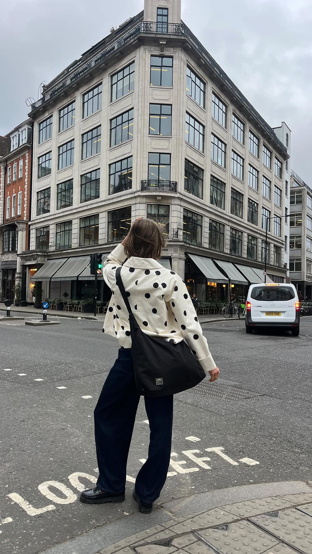 Горошек в тренде: как носить принт этой весной - 3 идеи из streetstyle - фото 852526