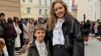 Алена Шоптенко показала, как вместе с сыном освящала пасхальные яйца, которые сделала собственноручно