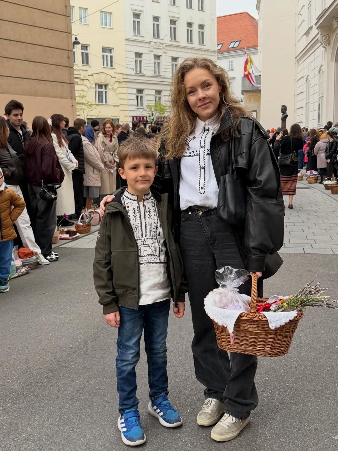 Олена Шоптенко показала, як разом з сином освячувала крашанки, які зробила власноруч - 852908 Олена Шоптенко показала, як разом з сином освячувала крашанки, які зробила власноруч - фото 852908