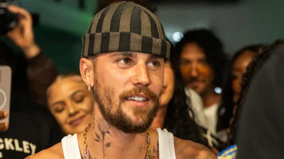 Джастин Бибер во время выступления на Coachella сидел с ноутбуком и транслировал треки с YouTube, несмотря на гонорар в $10 млн