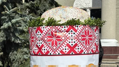 Паска-великан: на Волыни приготовили праздничное лакомство весом 200 килограмм