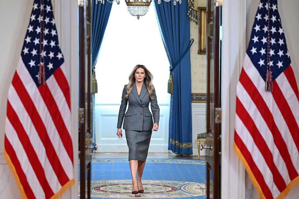 Мелания Трамп в Prada и питоновых туфлях показала, кто здесь lady boss - 853976 Мелания Трамп в Prada и питоновых туфлях показала, кто здесь lady boss - фото 853976
