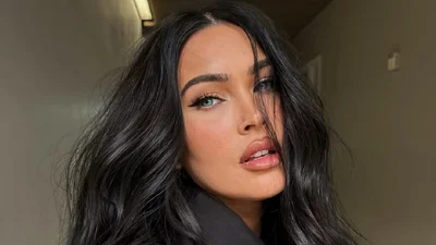 Меган Фокс показала нову зачіску з легким каскадом і недбалими кінцями