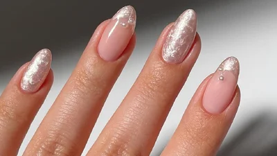 Забути про нудний нюд: 3 жіночні манікюри, які освіжать образ навесні