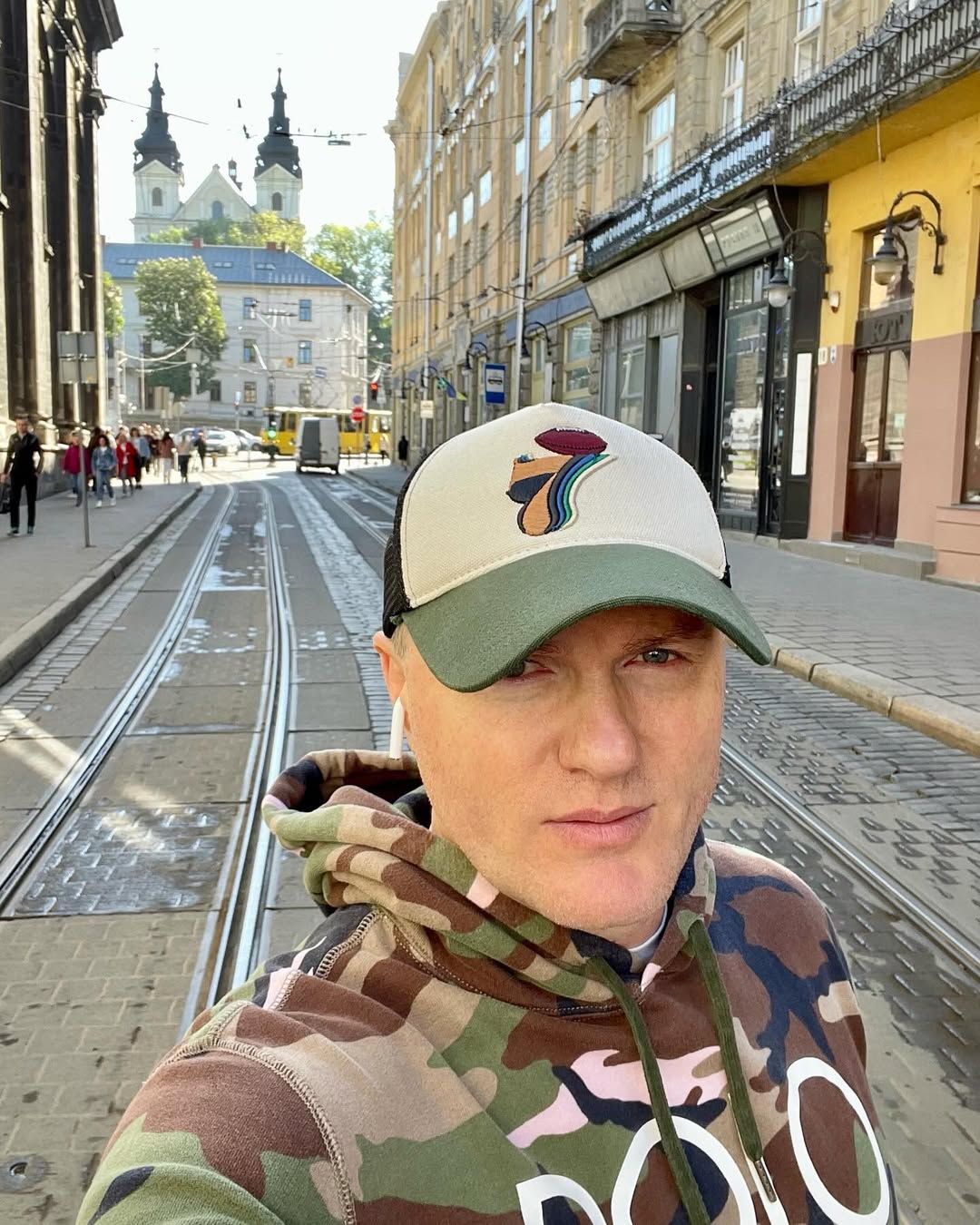 Евгений Рыбчинский впервые объяснил, почему прячет третью жену: 'Я выгреб по полной' - фото 855492