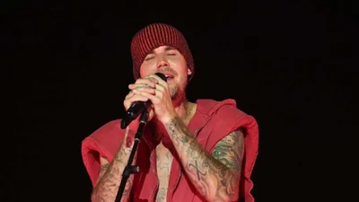 Джастін Бібер виконав серенаду Біллі Айліш на очах у тисяч фанів - Гейлі і Селена, посуньтесь